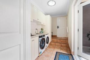East Perth Luxury Waterfront Retreat