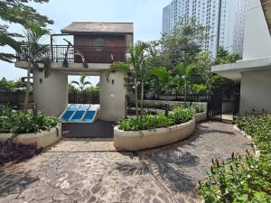 Studio Bassura City East Jakarta Netflix & chill