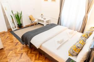 Central and Comfy 2BDR apartment near Parliament