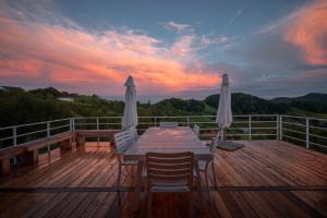 Cottage Retreat with Hot Tub & Sauna