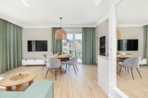 Stylowy Apartament 400 m od Plaży by Noclegi Renters