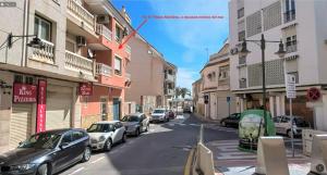 En el Paseo Maritimo, a escasos metros del mar