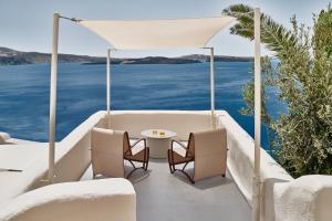 Vibrant Suite, 1 Bedroom Junior Suite, 1 King, Caldera view room in Mystique a Luxury Collection Hotel Santorini