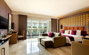 Suite Nhỏ có Ban Công (Junior Suite with Balcony)