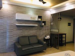 Two Palm Tree Condotel