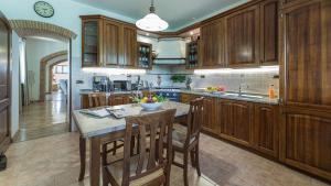 VILLA PIANELLO 10, Emma Villas