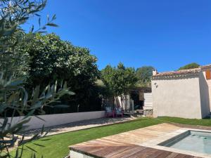 Havre de paix en Provence : maison avec piscine