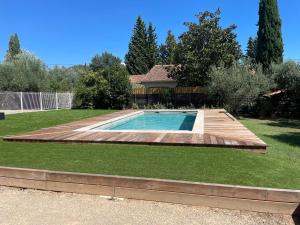Havre de paix en Provence : maison avec piscine