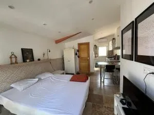 Studio récent à Sorgues - 索尔格