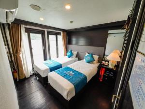 Oasis Bay Party Cruise - Ha Long Bay Tour