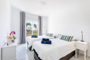 Beachhouse OceanBlue Duplex de lujo en primera línea con vistas espectaculares , Solárium privado y piscina by key wise