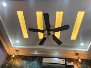 3BHK floor in urban homestay-swiming pool, Jacuzzi