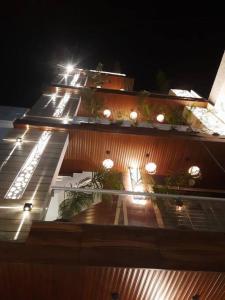 3BHK floor in urban homestay-swiming pool, Jacuzzi