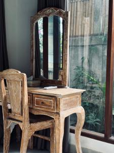 Ayis House