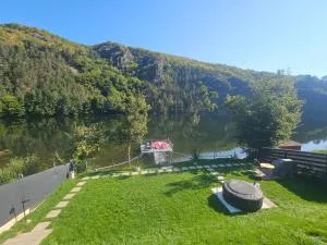 Green Rock Cabin - 耶里谷乡