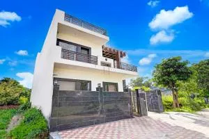 PLAY-THE GLORY HOTEL couple friendly - Greater Noida