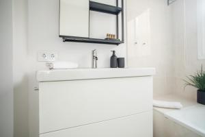 12CRC1038 - Big & Cozy 2bed Apartment in the city