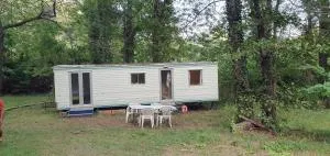 mobil home en pleine nature avec piscine proche - Escaro