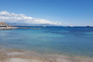 Joli studio Cap dAntibes