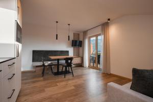 One-Bedroom Apartment with Balcony