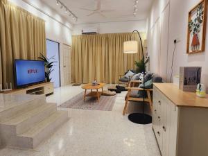 New! Petaling Jaya Landed Corner Home 4 BedRooms for up to 17 pax, Kelana Jaya, BBQ ,Paradigm Mall, LDP