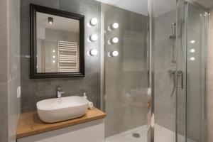 Steel And Wood Apartment