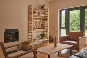 Yarn - Romy Deluxe Apartment