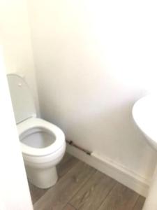 Bassett Hse, 3 bdr, Free Onsite Parking, Supper Fast Wifi, 4 beds,