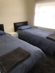 Bassett Hse, 3 bdr, Free Onsite Parking, Supper Fast Wifi, 4 beds,