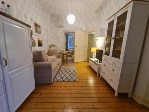 Home away from home stylish central netflix kitchen