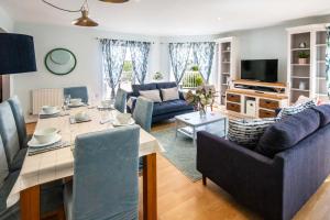 Windrush Lake 20, Summit Lodge P