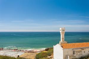 Beachfront apartment, 25m from the Beach with AC and Heating