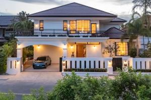 Villa Viola 7 Bedroom, Fully Staffed, on the Golf Course