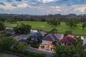 Villa Viola 7 Bedroom, Fully Staffed, on the Golf Course