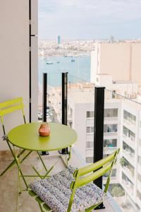 Sliema Main Street Luxury Suites 13 with shared Rooftop pool & BBQ