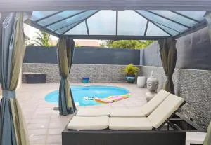 Charmante Villa avec Piscine - Roussel