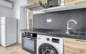 Beautiful Apartment In Albi With Wifi