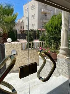 Shafa Badran Villa - Rujm Maghghijhah