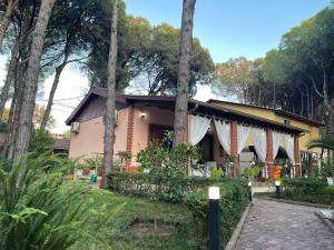 Seafront Villa with a Stunning Garden