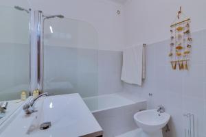 Maresia 2 Bedroom Oceanfront Apartment in Quarteira