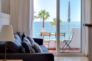 Maresia 2 Bedroom Oceanfront Apartment in Quarteira