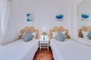 Maresia 2 Bedroom Oceanfront Apartment in Quarteira