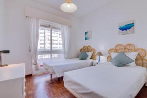 Maresia 2 Bedroom Oceanfront Apartment in Quarteira