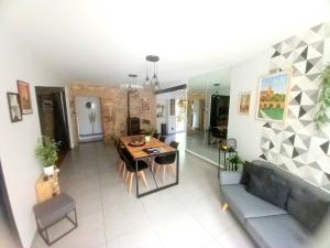 Gîte de charme Abelia avec extérieur au calme