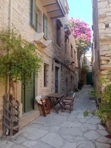 Τριώροφη οικία σε Μεσαιωνικό οικισμό