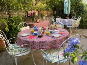 Maisons d'hotes Les Asphodeles chambre familiale Lilah : photos des chambres