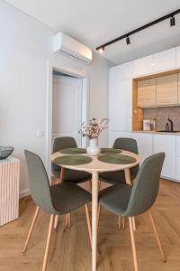 Charming 1 BD Apartment by Domvia