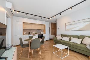 Charming 1 BD Apartment by Domvia