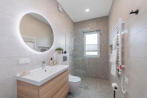 Charming 1 BD Apartment by Domvia