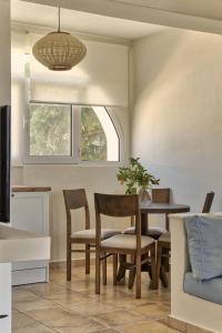 Deluxe Suite with Sea View room in Erietta Apartments